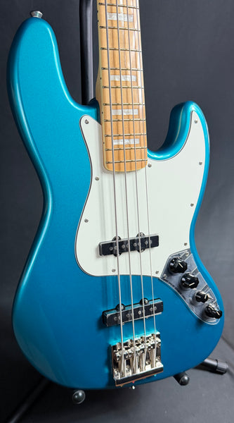 Squier Classic Vibe Active 70's Jazz Bass 4-String Bass Guitar Ocean Turquoise Finish