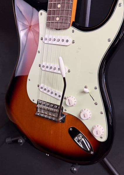 Fender Vintera II '60s Stratocaster Electric Guitar 3-Tone Sunburst w/ Gig Bag