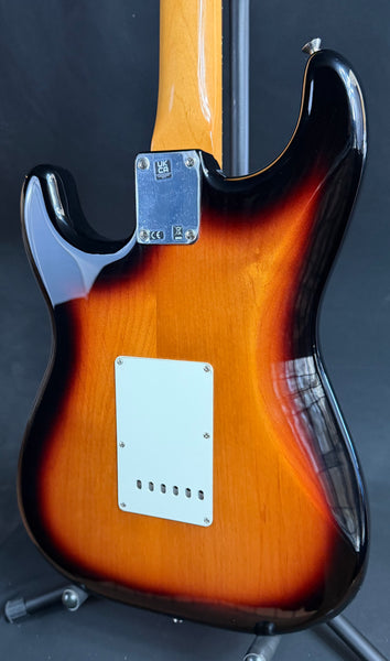 Fender Vintera II '60s Stratocaster Electric Guitar 3-Tone Sunburst w/ Gig Bag