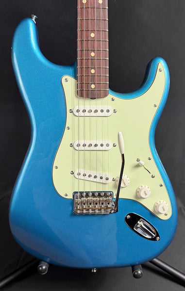 Fender Vintera II '60s Stratocaster Electric Guitar Lake Placid Blue w/ Gig Bag