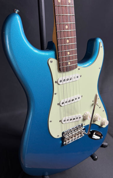 Fender Vintera II '60s Stratocaster Electric Guitar Lake Placid Blue w/ Gig Bag