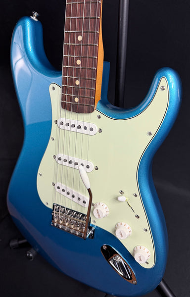 Fender Vintera II '60s Stratocaster Electric Guitar Lake Placid Blue w/ Gig Bag