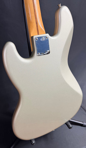 Fender Vintera '70s Jazz Bass 4-String Bass Guitar Inca Silver w/ Gig Bag