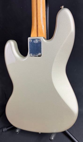 Fender Vintera '70s Jazz Bass 4-String Bass Guitar Inca Silver w/ Gig Bag