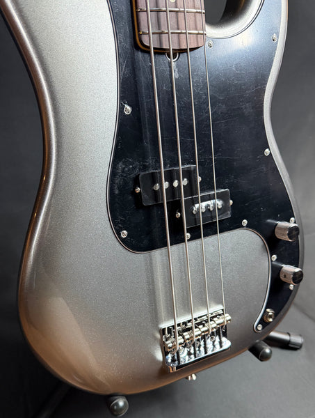 Fender American Professional II Precision Bass 4-String Bass Guitar Mercury Finish w/ OHSC