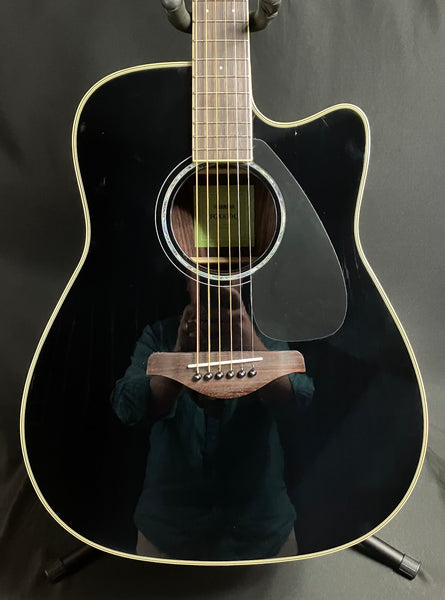 Yamaha FGX830C Dreadnought Cutaway Acoustic-Electric Guitar Gloss Black Finish