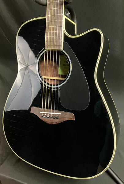 Yamaha FGX830C Dreadnought Cutaway Acoustic-Electric Guitar Gloss Black Finish