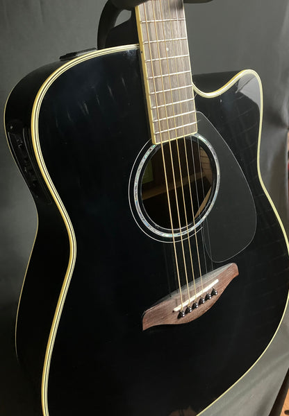 Yamaha FGX830C Dreadnought Cutaway Acoustic-Electric Guitar Gloss Black Finish