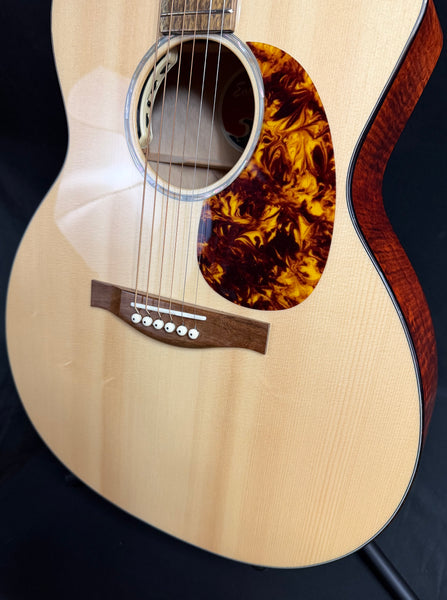 Eastman PCH3-GACE Grand Auditorium Cutaway Acoustic-Electric Guitar Natural w/ Gig Bag