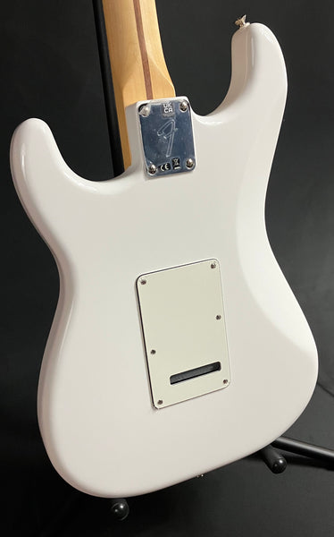 Fender Player Stratocaster HSS Electric Guitar Polar White Finish (348)
