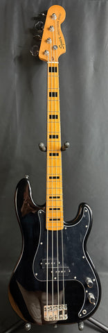Squier Classic Vibe 70's Precision Bass 4-String Bass Guitar Gloss Black Finish (892)