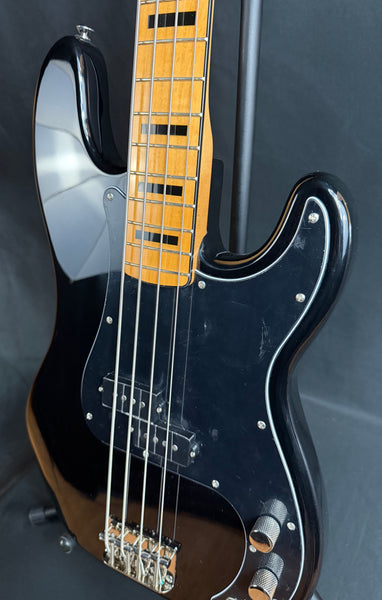 Squier Classic Vibe 70's Precision Bass 4-String Bass Guitar Gloss Black Finish (892)
