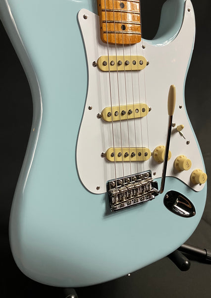 Fender Vintera 50's Stratocaster Electric Guitar Sonic Blue w/ Gig Bag (109)