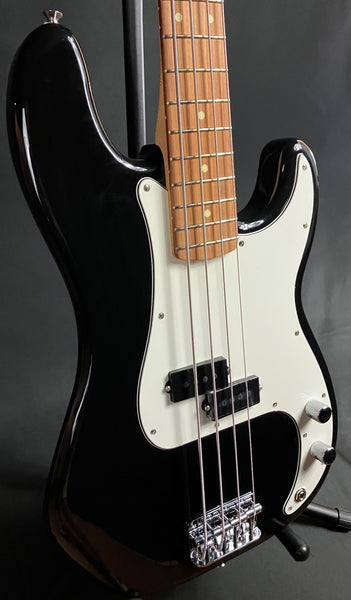 Fender Player Precision Bass 4-String Bass Guitar Gloss Black Finish