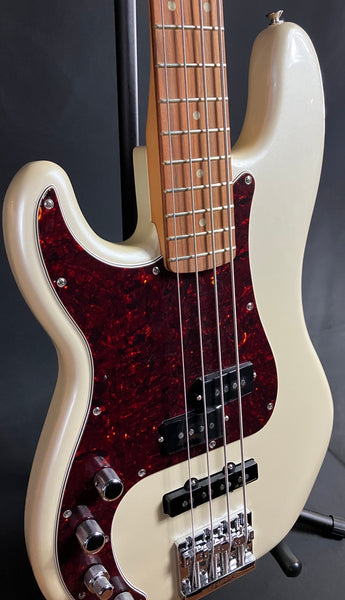 Fender Player Plus Active Precision Bass Left-Handed 4-String Bass Guitar Olympic Pearl w/ Gig Bag
