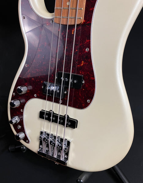 Fender Player Plus Active Precision Bass Left-Handed 4-String Bass Guitar Olympic Pearl w/ Gig Bag