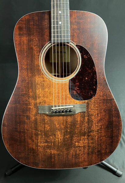 Eastman E1D-CLA Dreadnought Acoustic Guitar Satin Classic Finish w/ Gig Bag