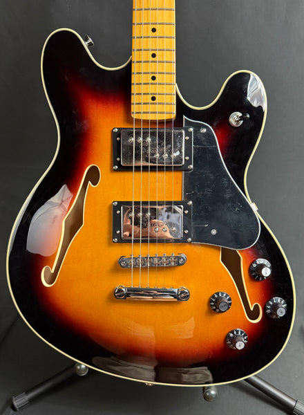 Squier Classic Vibe Starcaster Semi-Hollow Body Electric Guitar 3-Tone Sunburst Finish