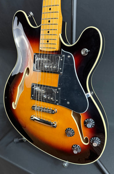 Squier Classic Vibe Starcaster Semi-Hollow Body Electric Guitar 3-Tone Sunburst Finish