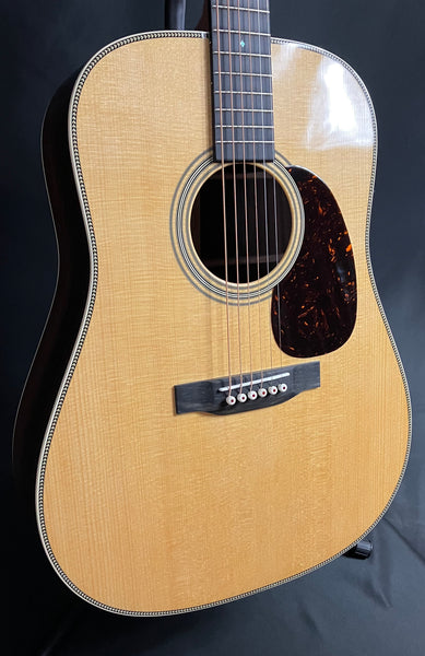 Martin HD-28 (2025) Standard Dreadnought Acoustic Guitar Gloss Natural w/ Case (208)