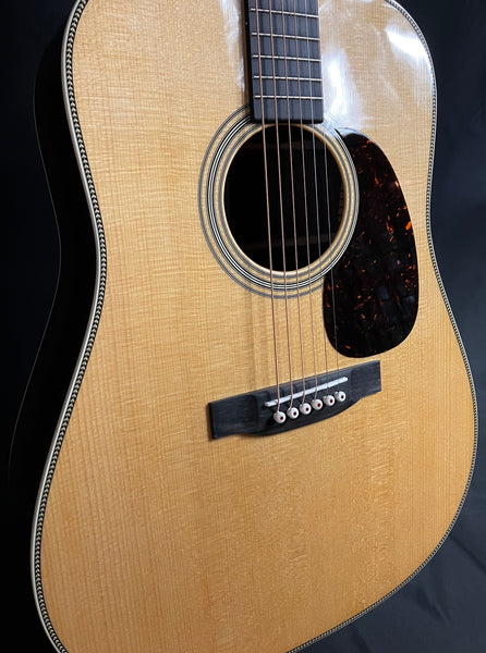 Martin HD-28 (2025) Standard Dreadnought Acoustic Guitar Gloss Natural w/ Case (208)