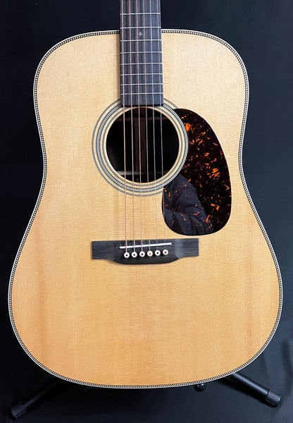 Martin HD-28 (2025) Standard Dreadnought Acoustic Guitar Gloss Natural w/ Case (253)