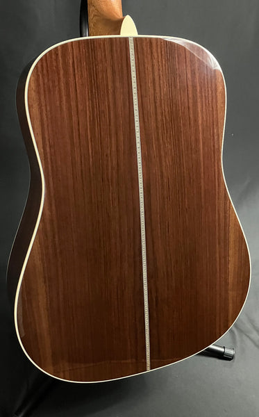Martin HD-28 (2025) Standard Dreadnought Acoustic Guitar Gloss Natural w/ Case (253)