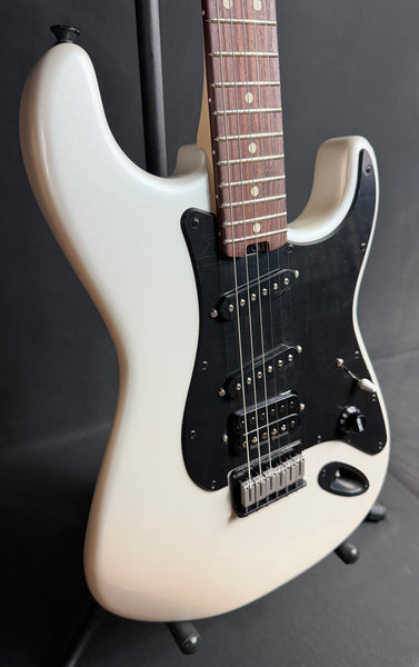 Charvel Jake E Lee Pro-Mod So-Cal Style 1 HSS HT Electric Guitar Pearl White