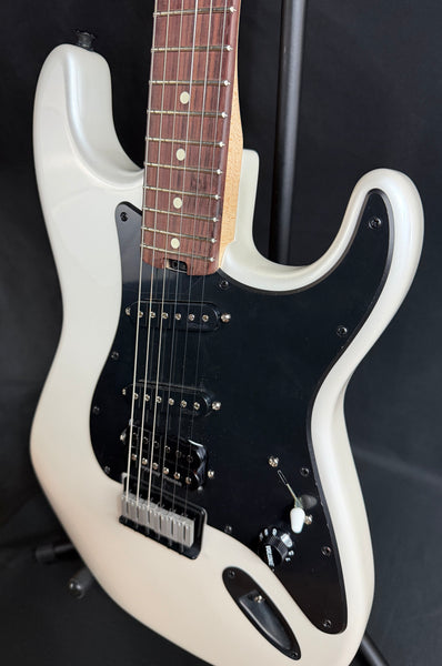 Charvel Jake E Lee Pro-Mod So-Cal Style 1 HSS HT Electric Guitar Pearl White