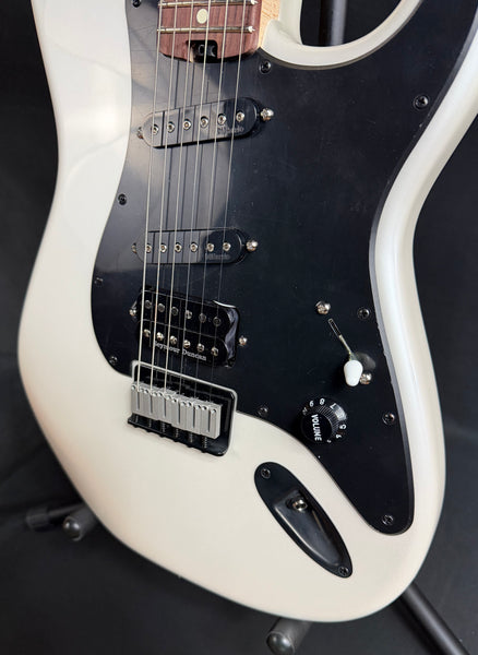 Charvel Jake E Lee Pro-Mod So-Cal Style 1 HSS HT Electric Guitar Pearl White
