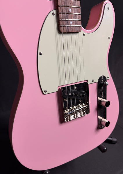 Squier FSR Classic Vibe 60's Custom Esquire Electric Guitar Shell Pink