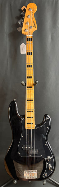 Squier Classic Vibe 70's Precision Bass 4-String Bass Guitar Gloss Black Finish (870)