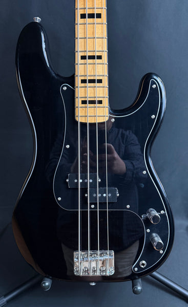 Squier Classic Vibe 70's Precision Bass 4-String Bass Guitar Gloss Black Finish (870)