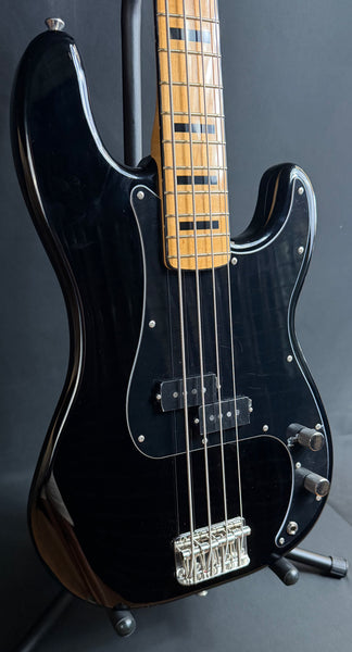 Squier Classic Vibe 70's Precision Bass 4-String Bass Guitar Gloss Black Finish (870)