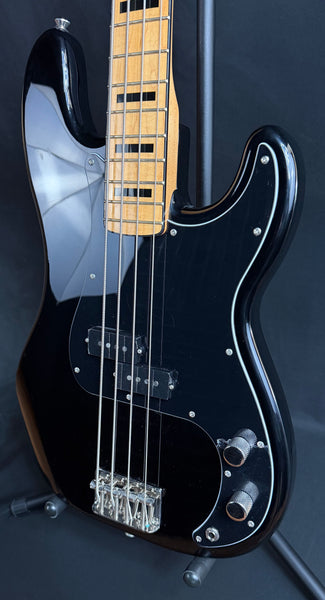 Squier Classic Vibe 70's Precision Bass 4-String Bass Guitar Gloss Black Finish (870)