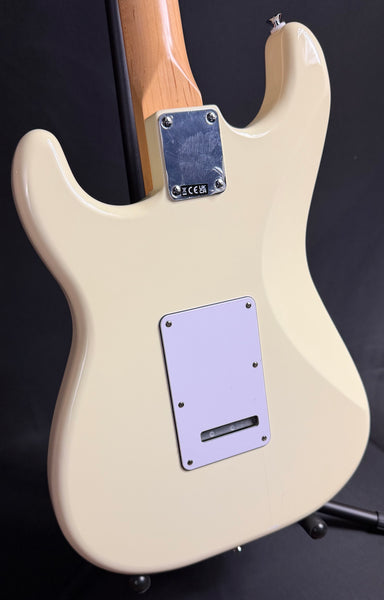Fender Standard Stratocaster (2025) Electric Guitar Olympic White Finish (040)