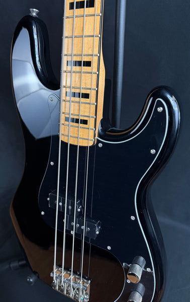 Squier Classic Vibe 70's Precision Bass 4-String Bass Guitar Gloss Black Finish (870)