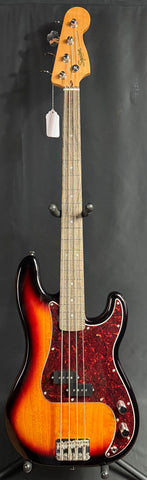 Squier Classic Vibe 60's Precision Bass 4-String P-Bass Guitar 3-Tone Sunburst