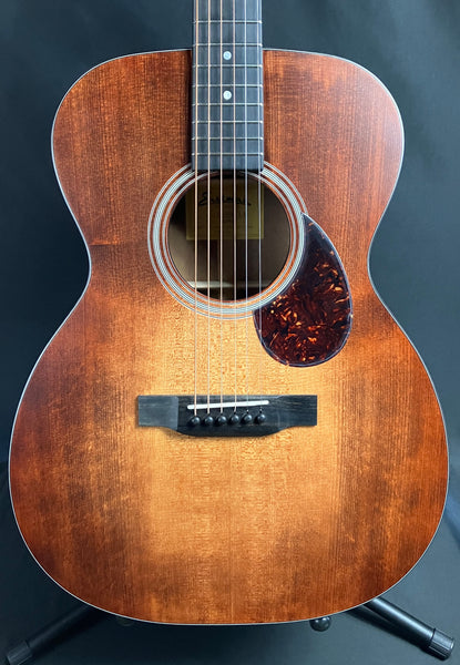 Eastman E1OM-CLA Orchestra Model Acoustic Guitar Classic Finish w/ Gig Bag