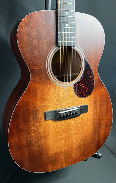 Eastman E1OM-CLA Orchestra Model Acoustic Guitar Classic Finish w/ Gig Bag