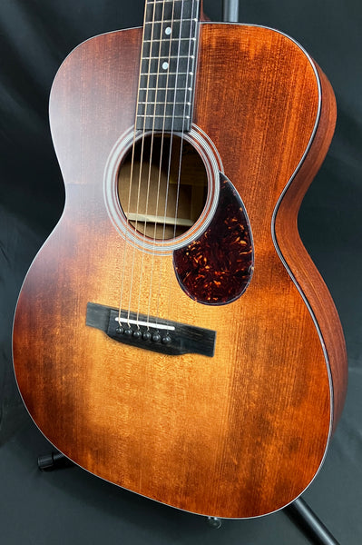 Eastman E1OM-CLA Orchestra Model Acoustic Guitar Classic Finish w/ Gig Bag