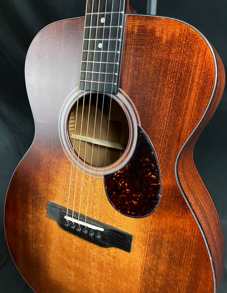 Eastman E1OM-CLA Orchestra Model Acoustic Guitar Classic Finish w/ Gig Bag