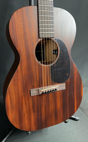 Martin 0-10E Retro Jason Isbell Parlor Acoustic-Electric Guitar Natural w/ Soft Case (640)