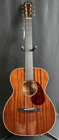 Bourgeois Downeast 00-14 Hogtop Concert Acoustic Guitar Mahogany w/ Case