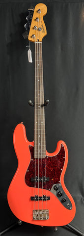 Squier Classic Vibe 60's Jazz Bass 4-String Bass Guitar Tahitian Coral Finish