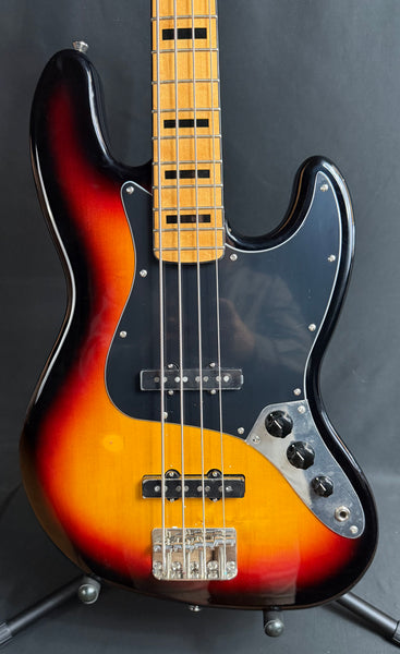 Squier Classic Vibe 70's Jazz Bass 4-String Bass Guitar 3-Tone Sunburst Finish