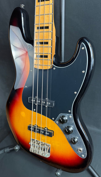 Squier Classic Vibe 70's Jazz Bass 4-String Bass Guitar 3-Tone Sunburst Finish