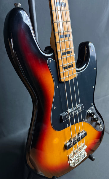 Squier Classic Vibe 70's Jazz Bass 4-String Bass Guitar 3-Tone Sunburst Finish