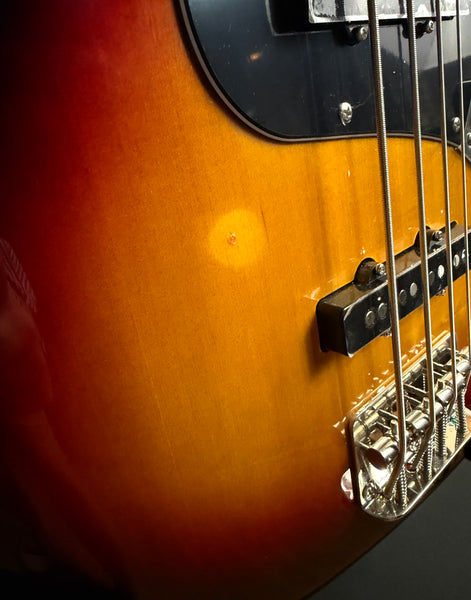 Squier Classic Vibe 70's Jazz Bass 4-String Bass Guitar 3-Tone Sunburst Finish