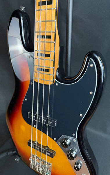 Squier Classic Vibe 70's Jazz Bass 4-String Bass Guitar 3-Tone Sunburst Finish